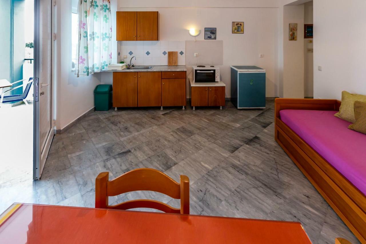 Iris Apartments Храни Экстерьер фото