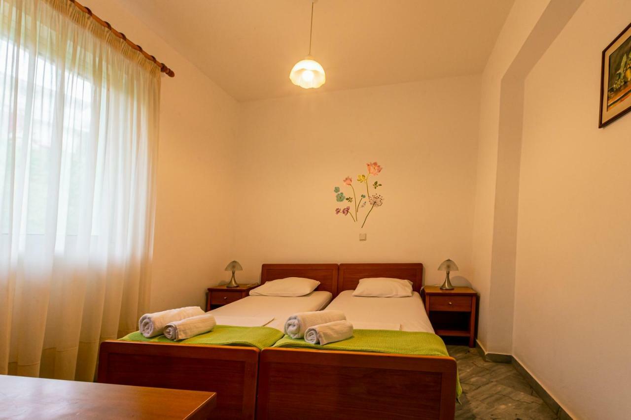 Iris Apartments Храни Экстерьер фото